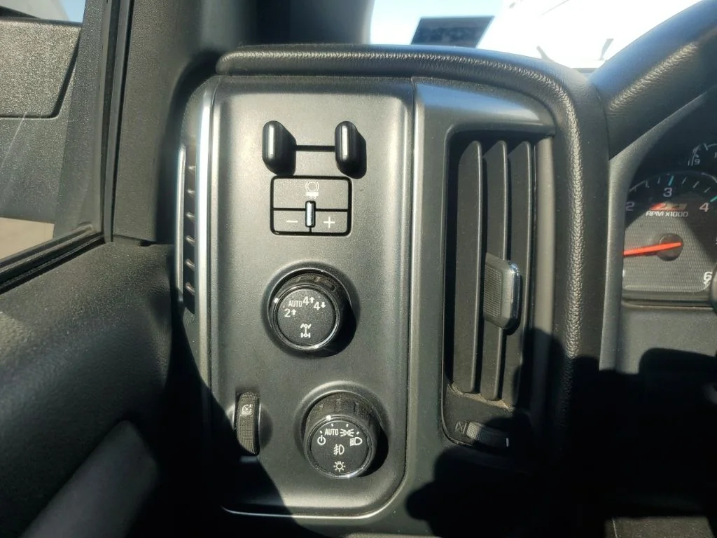 Used 2017 White Chevrolet LT image 20