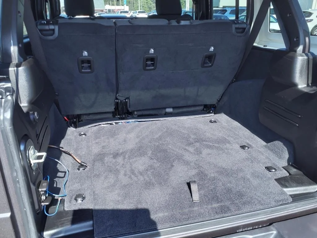 Used 2024 Granite Crystal Clearcoat Metallic Jeep Rubicon image 5