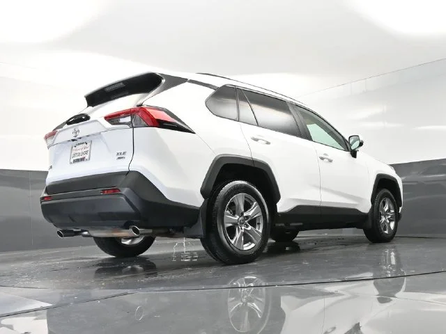 Used 2025 White Toyota XLE image 39