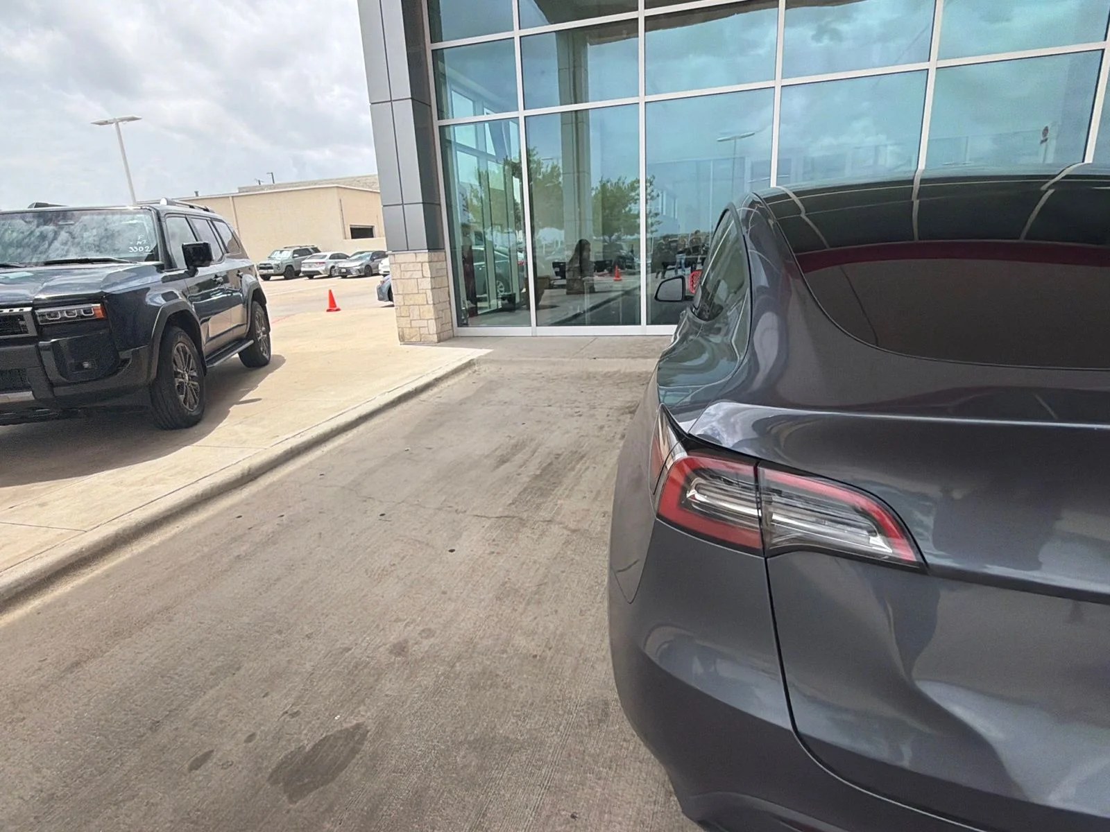 Used 2023  Tesla Long Range image 6