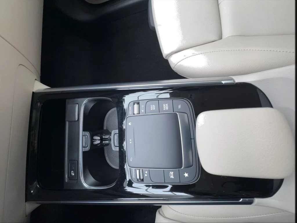 Used 2022 White Mercedes-Benz GLA 250 image 40
