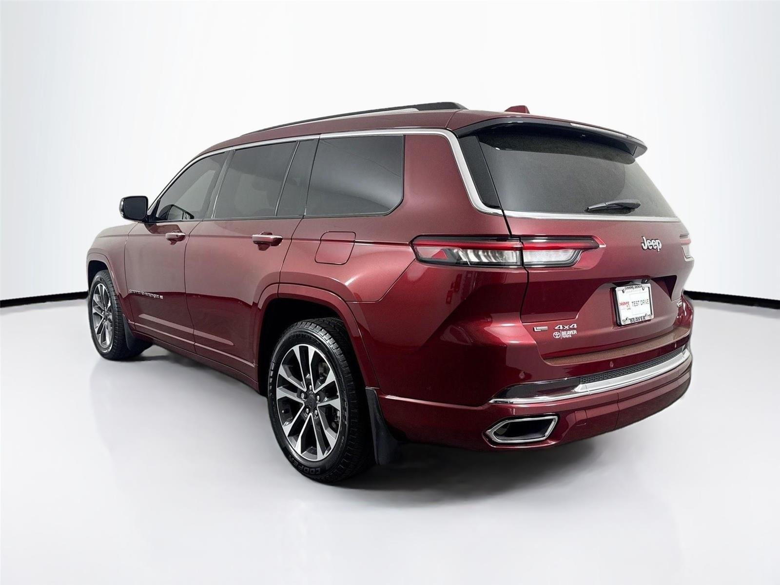 Used 2022 Velvet Red Pearlcoat Jeep Overland image 13