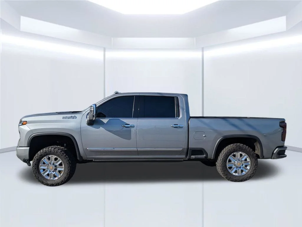 Used 2025 Gray Chevrolet High Country image 2