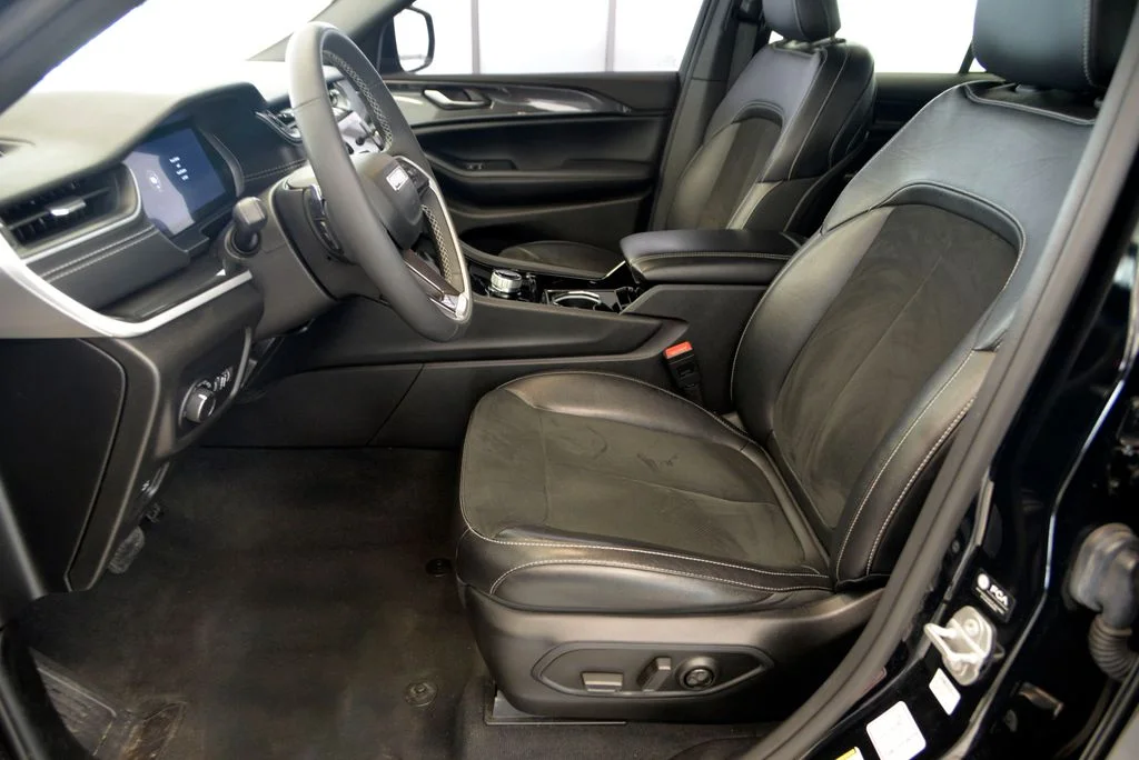 Used 2023 Black Jeep Altitude X image 15