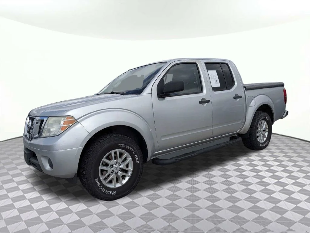 Used 2016 Silver Nissan SV image 7