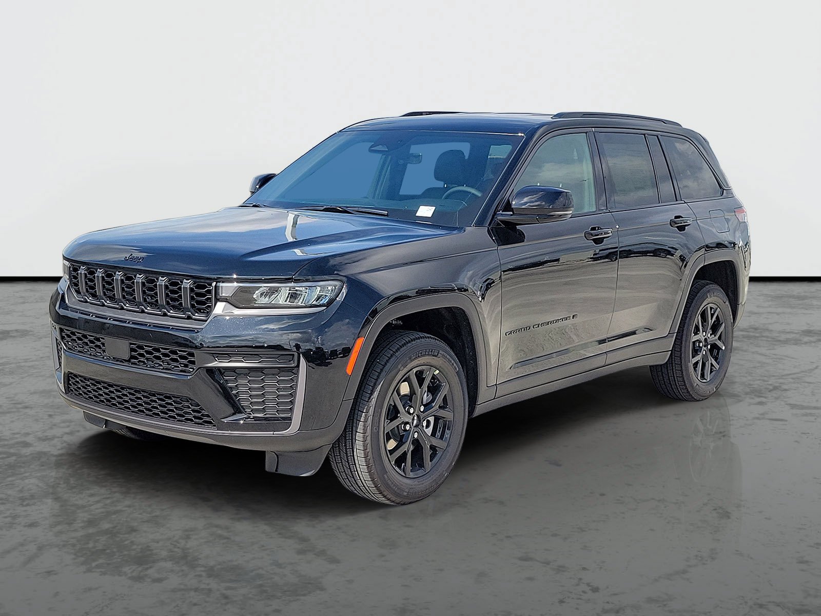 New 2026 Diamond Black Crystal Pearl-Coat Exterior Paint Jeep Laredo Altitude image 3