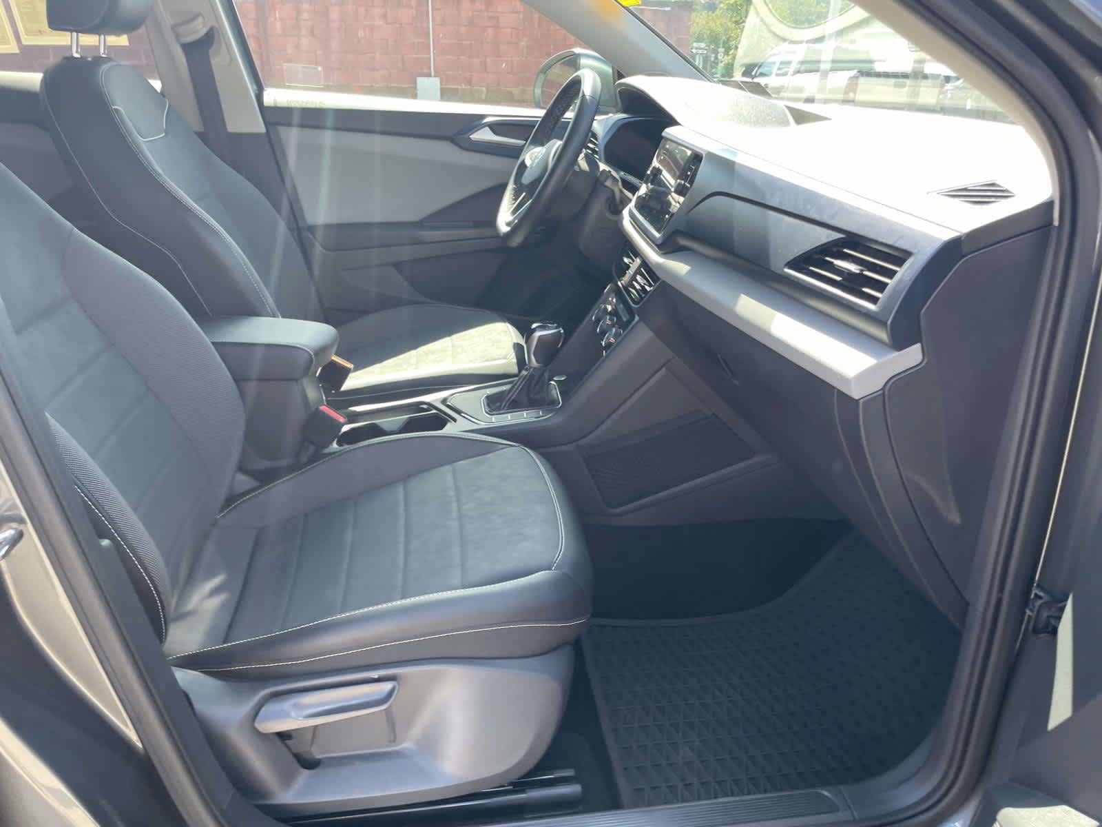 Used 2023 Platinum Gray Metallic Volkswagen SE image 27