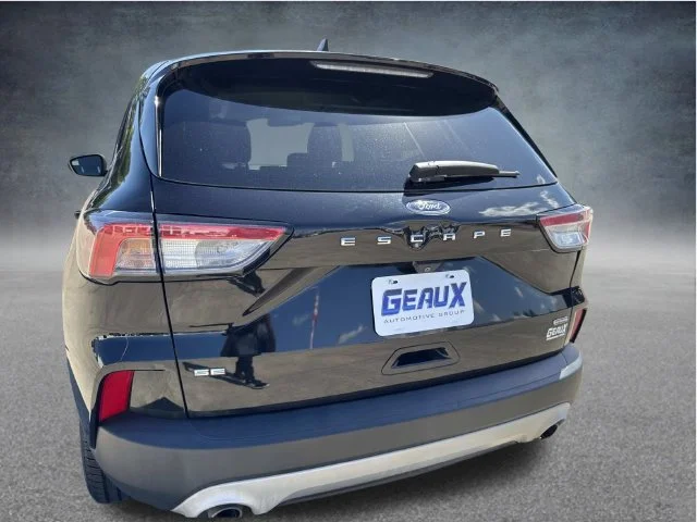 Used 2022 Black Ford SE image 18