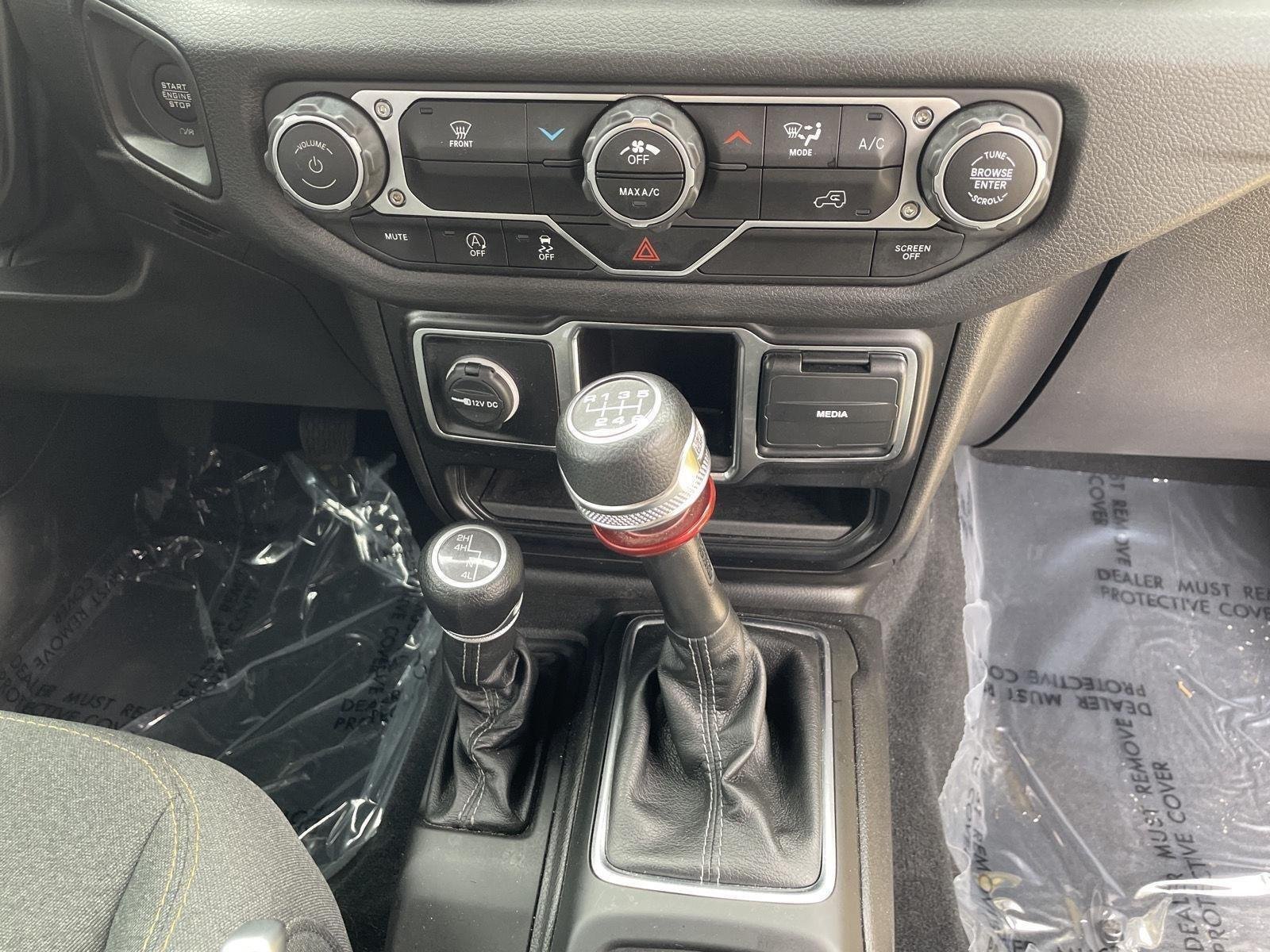 Used 2024 High Velocity Clearcoat Jeep Sport image 24