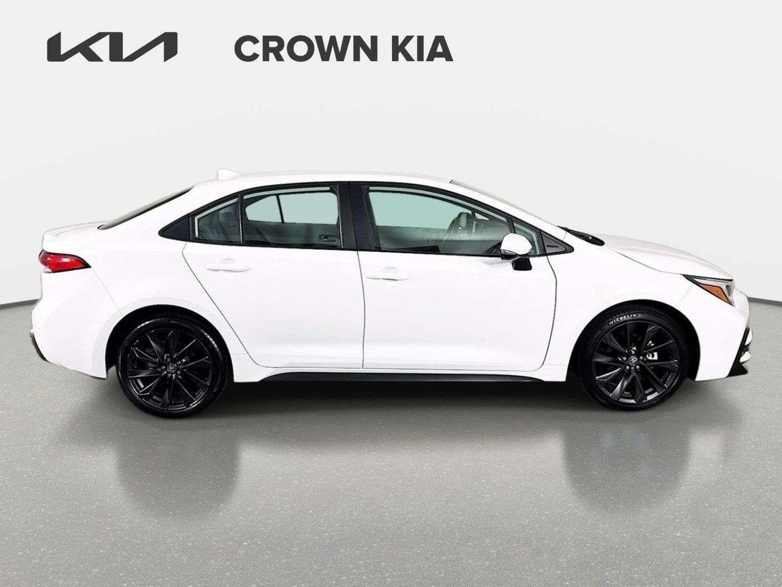 Used 2024 Ice Toyota SE image 4