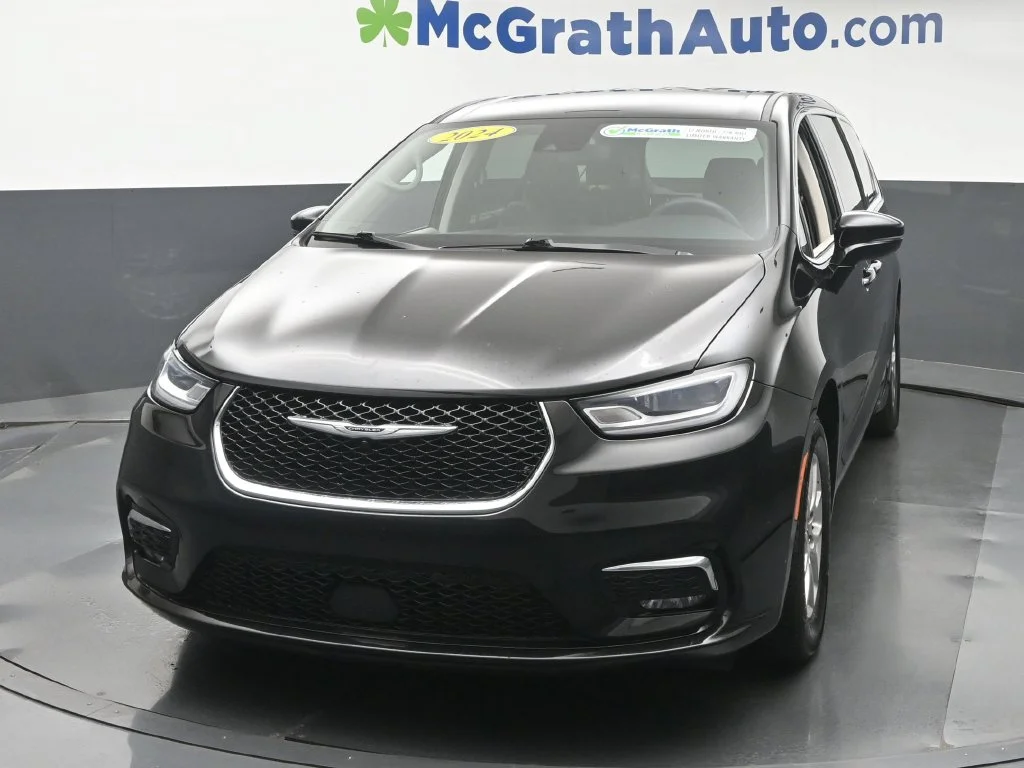 Used 2024 Black Chrysler Touring L image 21