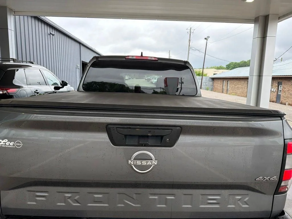 Used 2022 Gray Nissan S image 5