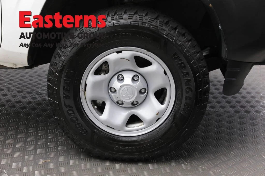 Used 2020 White Toyota SR image 28
