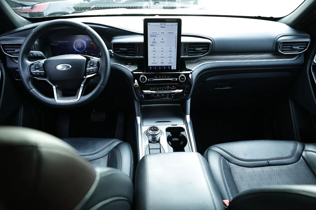 Used 2022 Carbonized Gray Metallic Ford Platinum image 27