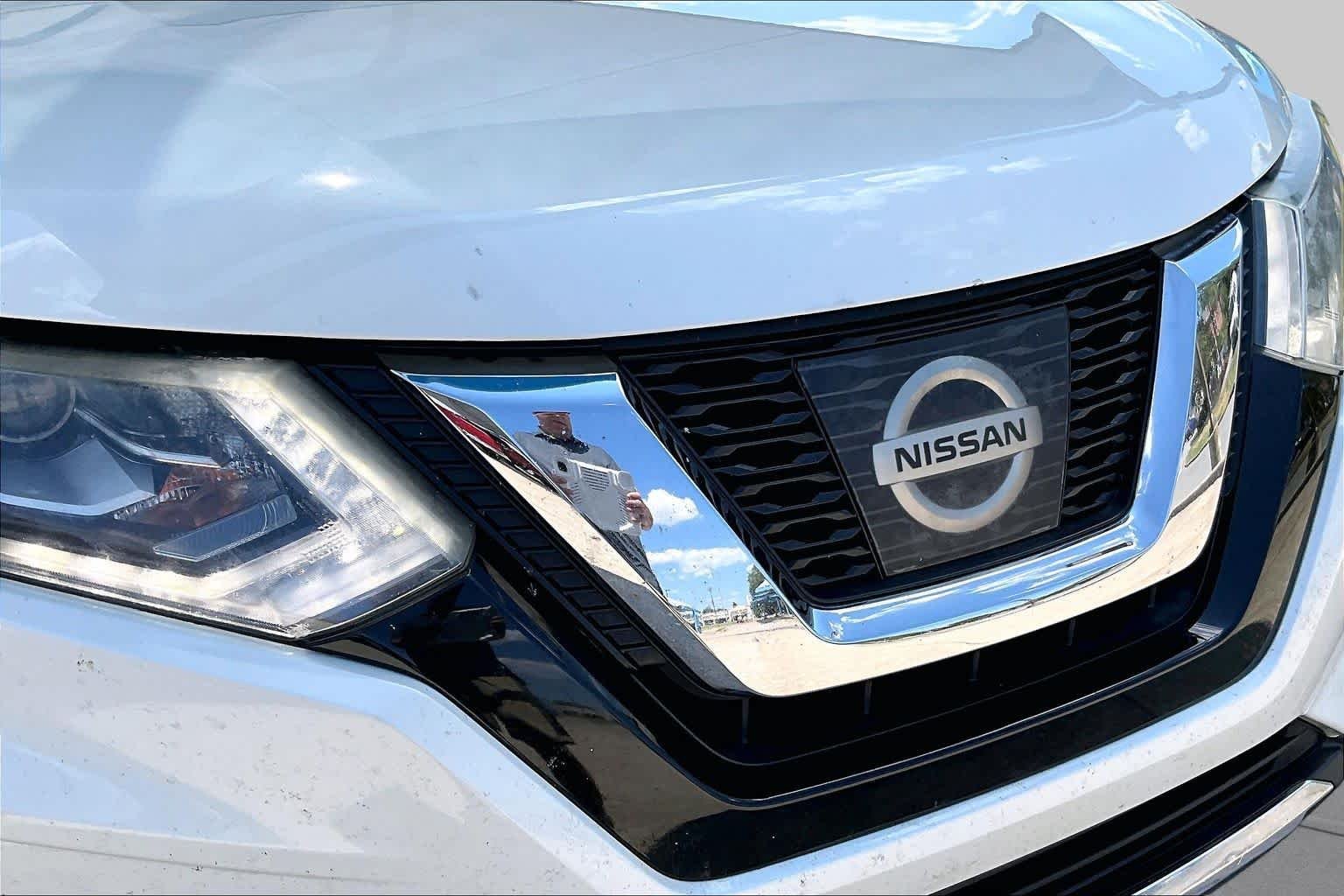 Used 2017 Pearl White Nissan SL image 29
