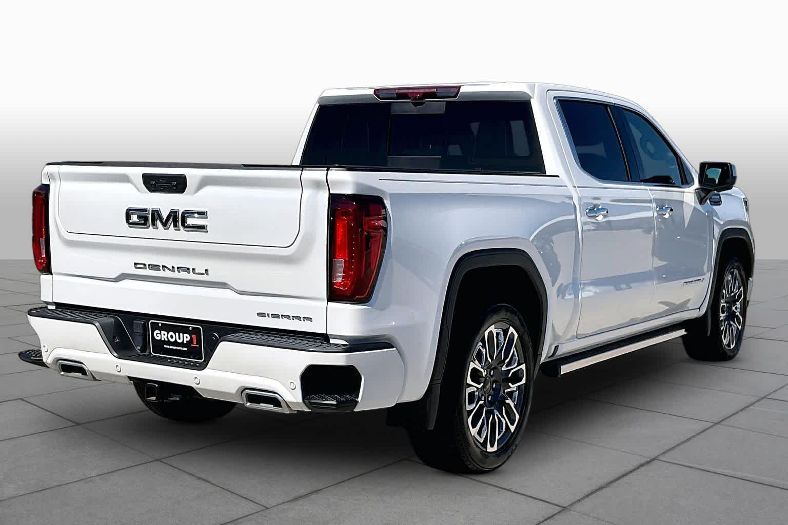 Used 2025 White Frost Tricoat GMC Denali Ultimate image 13