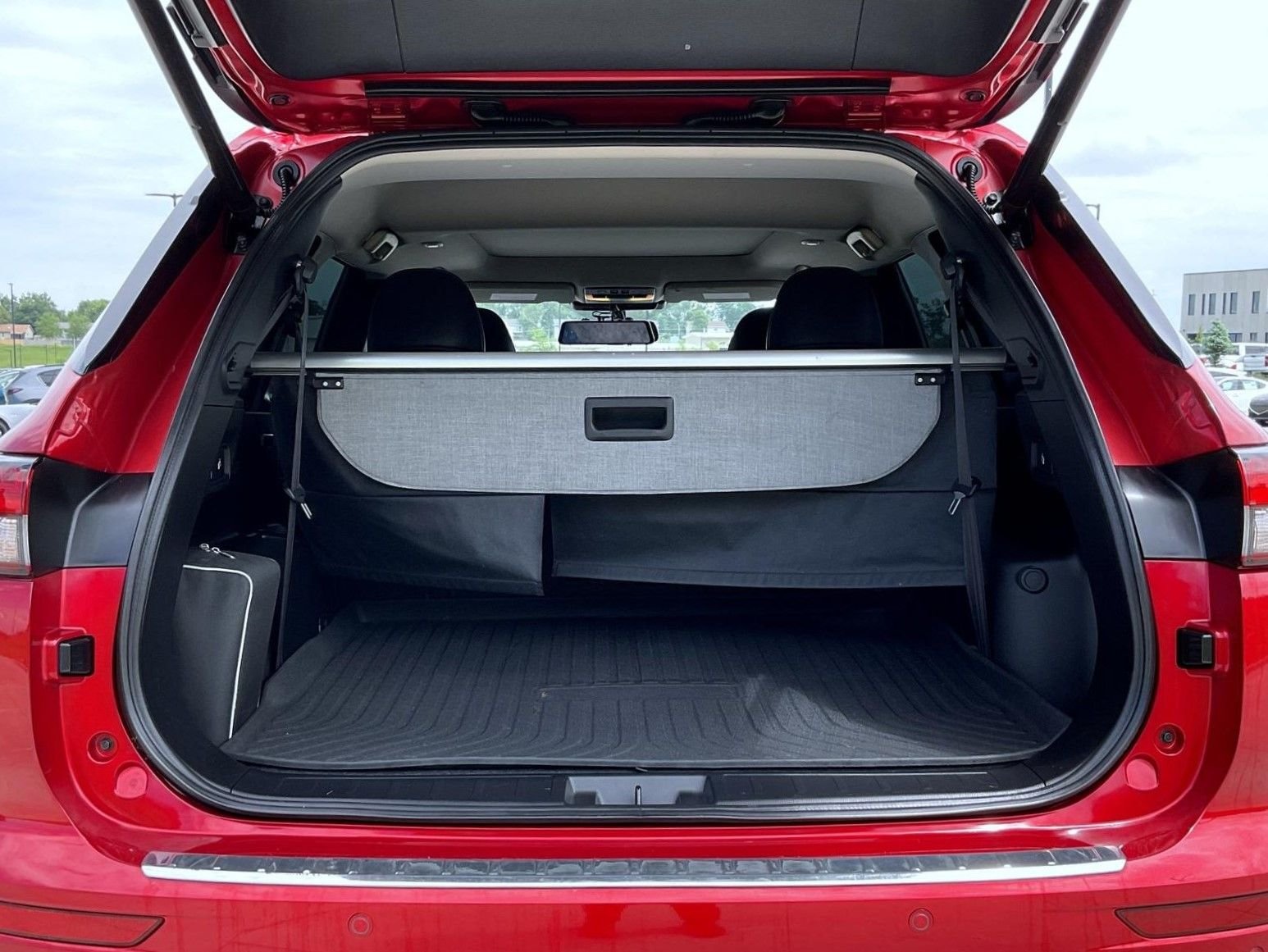 Used 2023 Red Mitsubishi SE image 22
