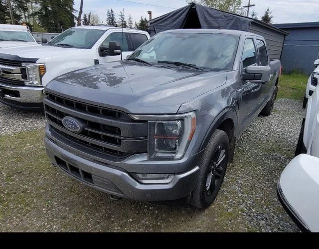 Used 2023  Ford Lariat image 1