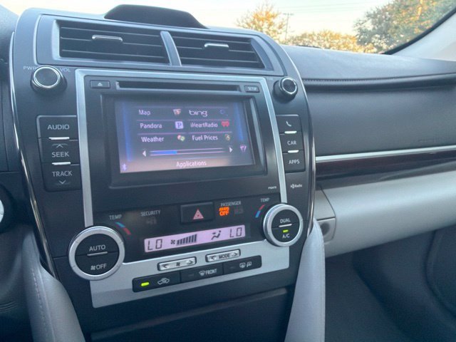 Used 2013 Silver Toyota XLE image 17
