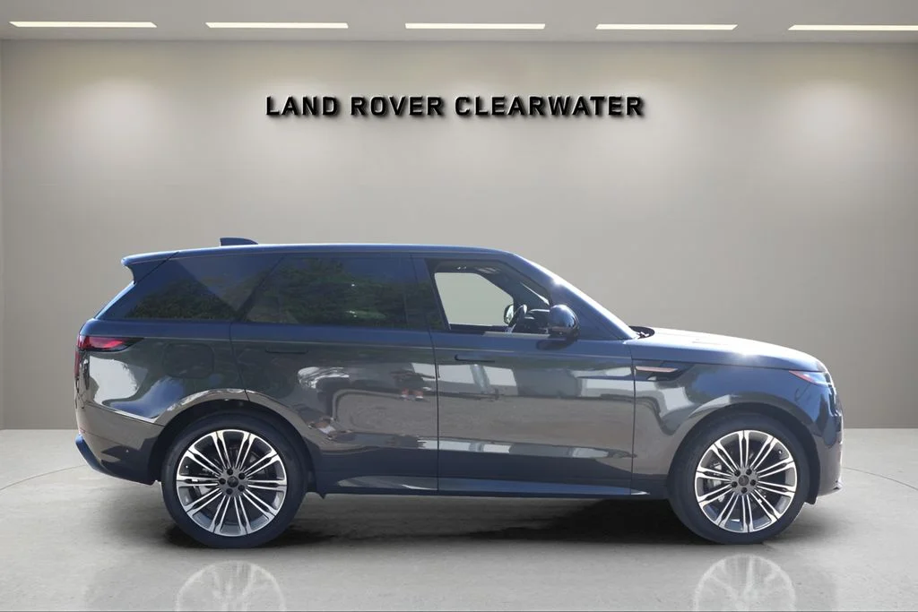 New 2026 Carpathian Grey Land Rover Dynamic SE image 6