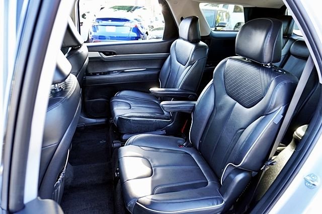 Used 2025 Silver Hyundai SEL image 16