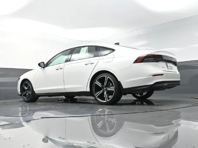 Used 2026 White Honda SE image 35