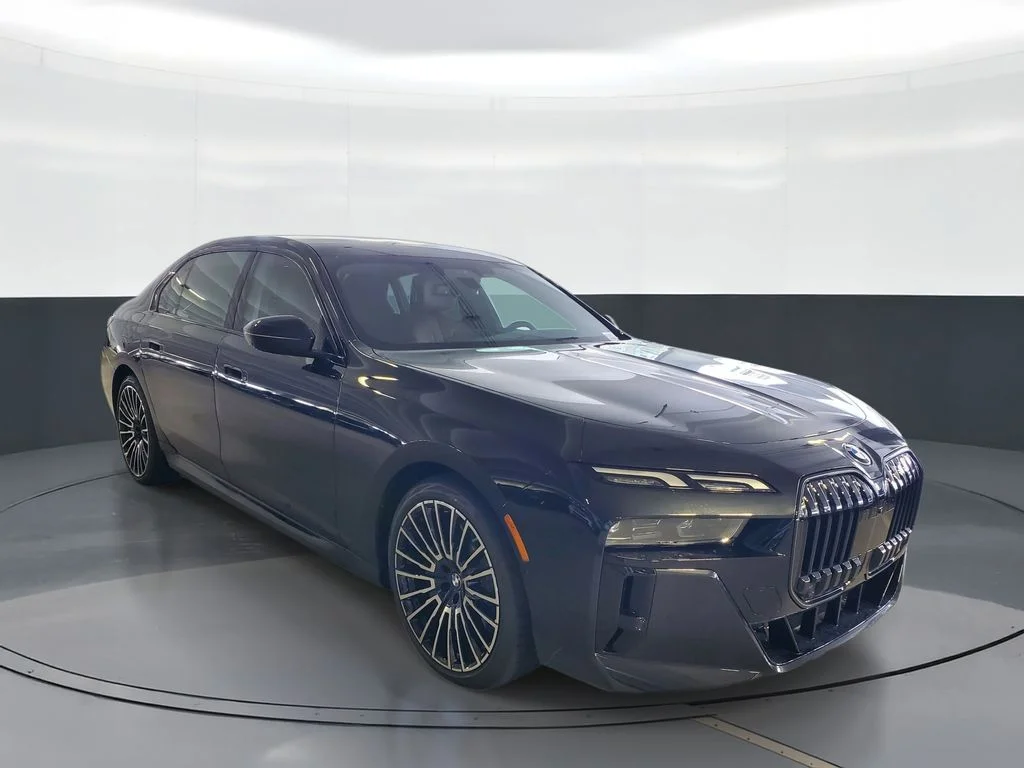 New 2026 Black Sapphire Metallic BMW 750e xDrive image 2