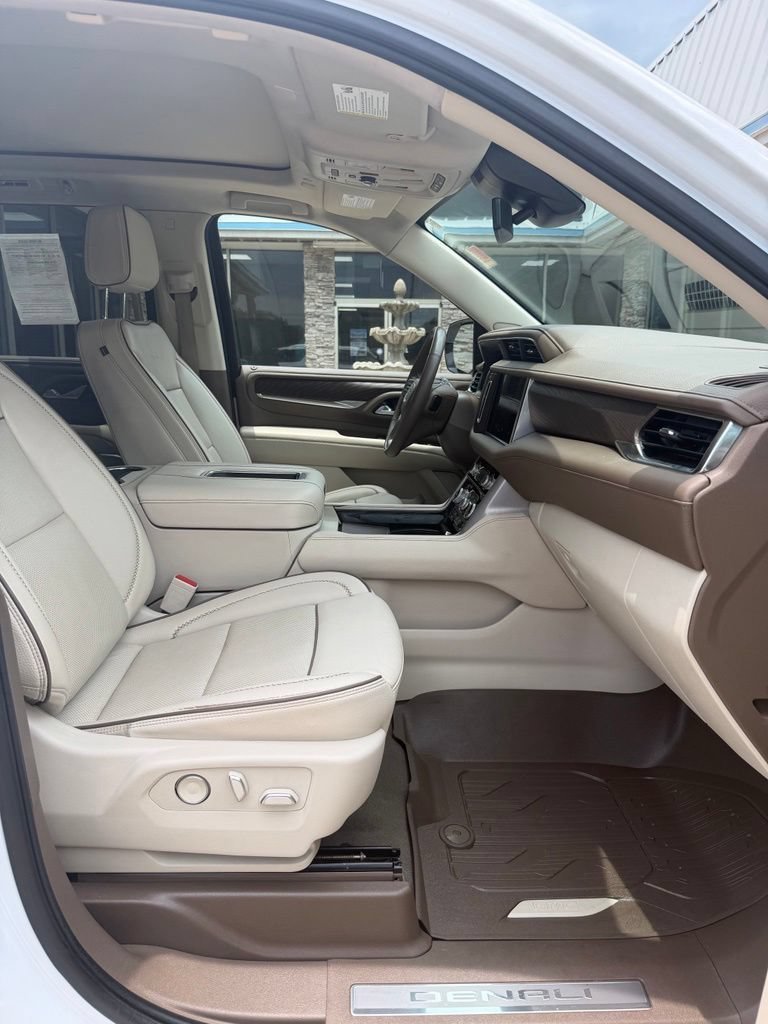 2024 GMC Yukon Denali - Photo 23