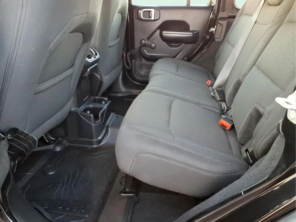Used 2019 Black Jeep Unlimited Sport image 17