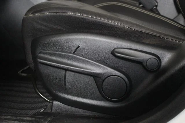 Used 2015 White Jeep Latitude image 18