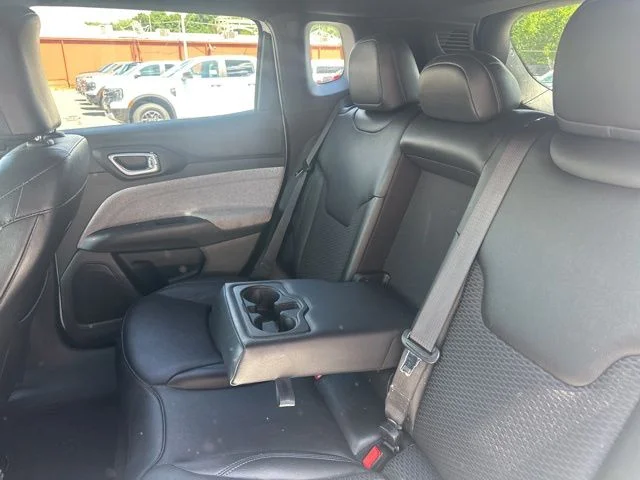 Used 2024 White Jeep Latitude image 10