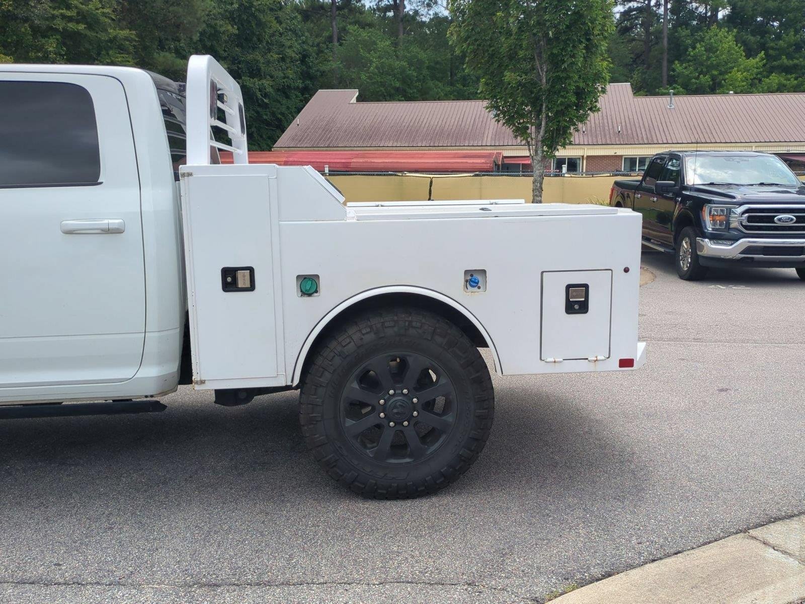 Used 2022 Bright White Clearcoat Ram Laramie image 9