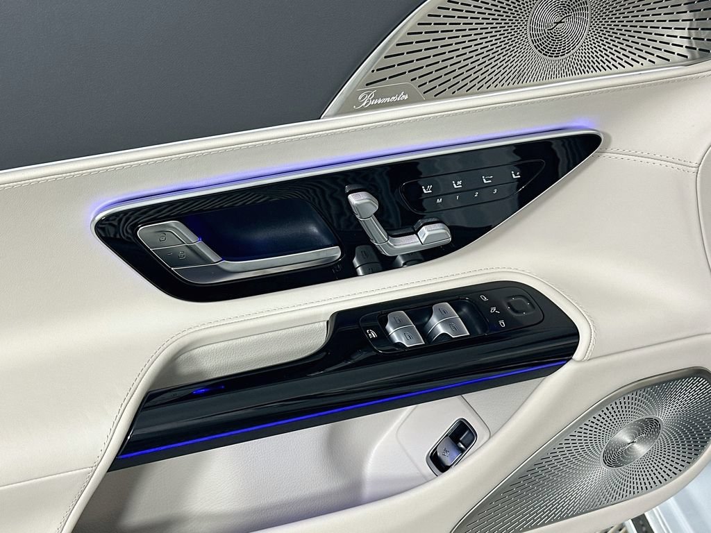 New 2027 MANUFAKTUR Moonlight White Metallic Mercedes-Benz SL 63 AMG® image 50
