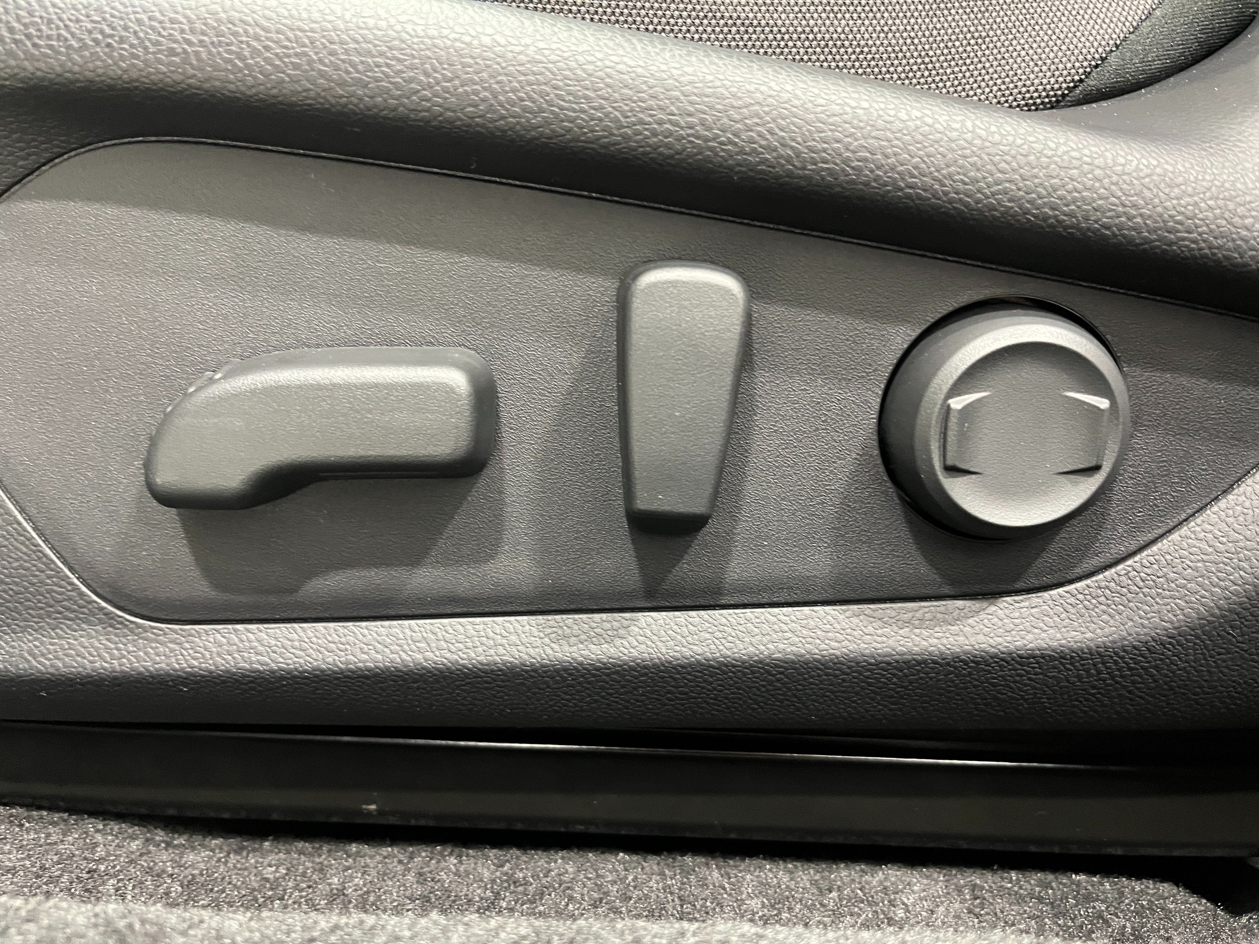 New 2026 CRYSTAL WHITE PEARL Subaru Premium image 13