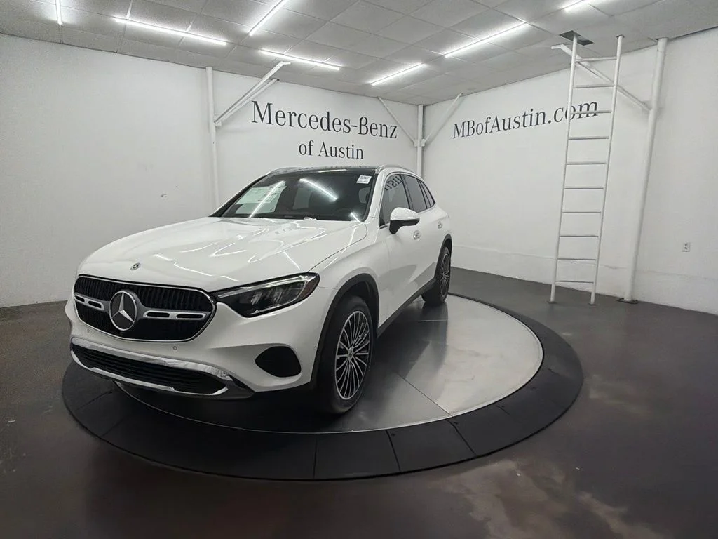 New 2027 White Mercedes-Benz GLC 300 image 3