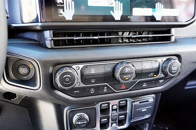 New 2026 Bright White Clear-Coat Exterior Paint Jeep Sport S image 32