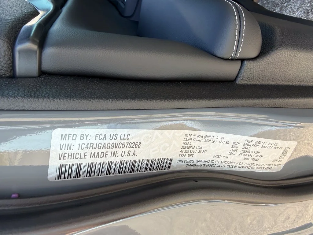 New 2027 Sting-Gray Clear-Coat Paint Jeep Laredo image 26