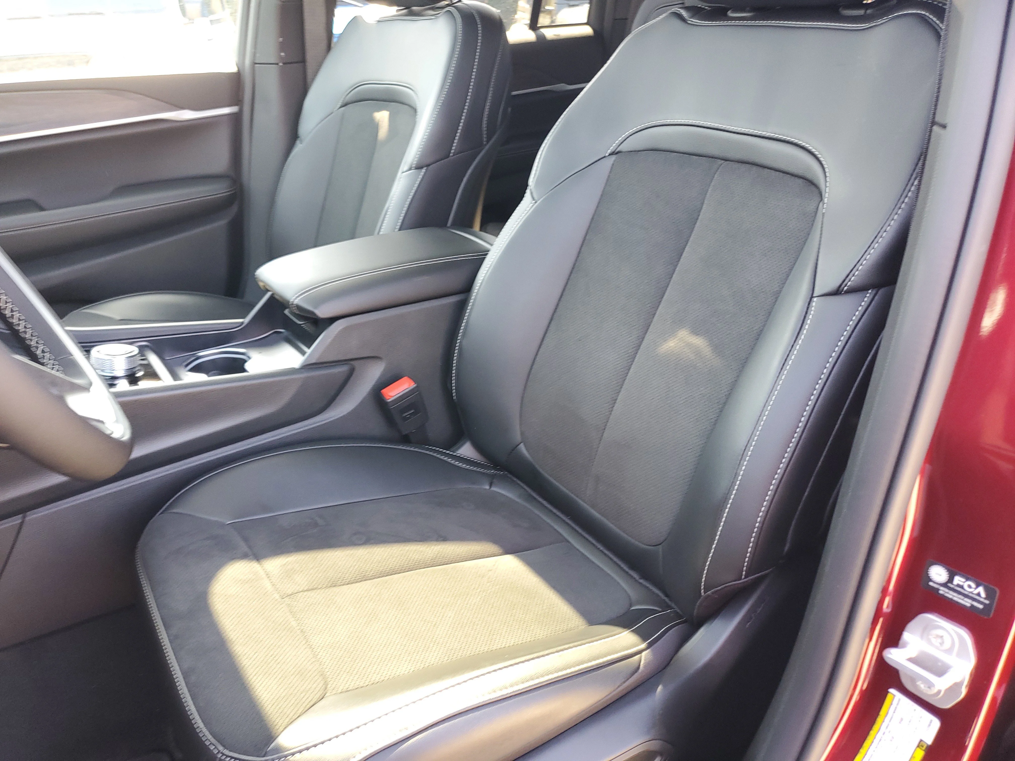 New 2026 Velvet Red Pearl-Coat Exterior Paint Jeep Altitude image 14