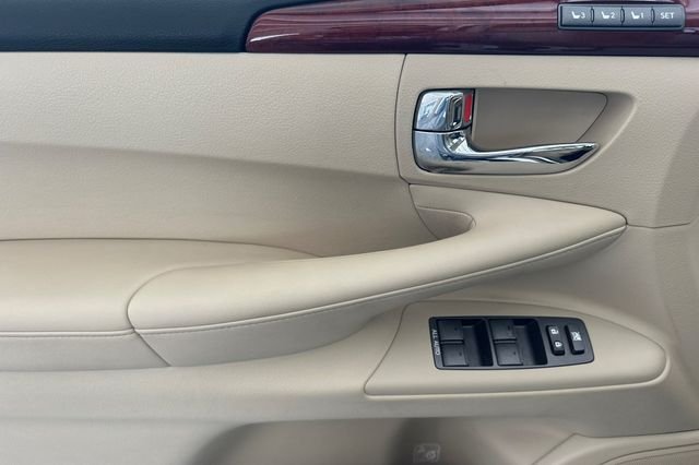 Used 2011 White Lexus 570 image 12