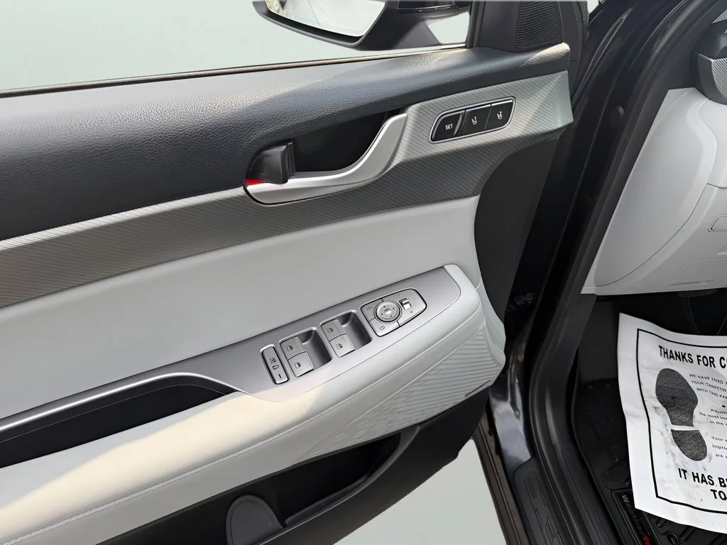 Used 2024 Moonlight Cloud Hyundai SEL image 19
