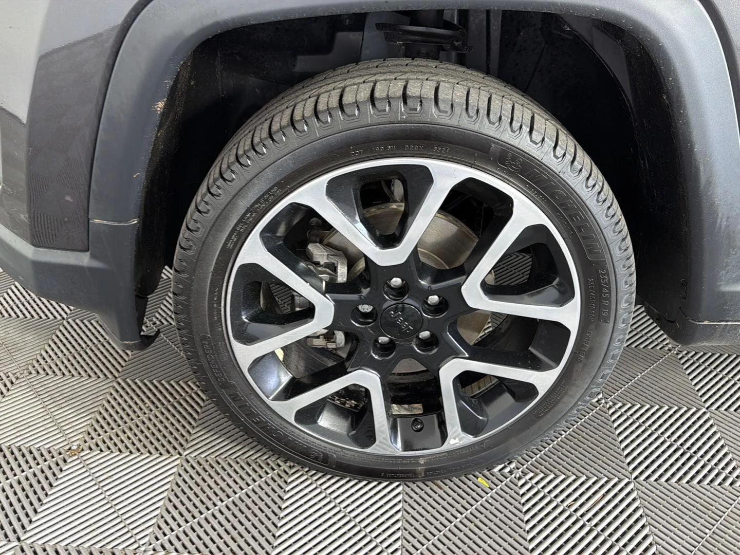 Used 2019 Granite Crystal Metallic Clearcoat Jeep Limited image 13