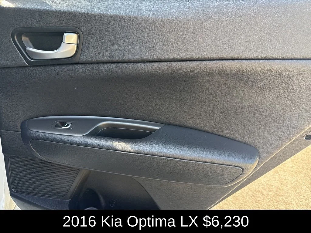 Used 2016 White Kia LX image 19