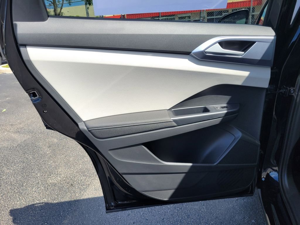 New 2026 Black Volkswagen 1.5T SE image 8