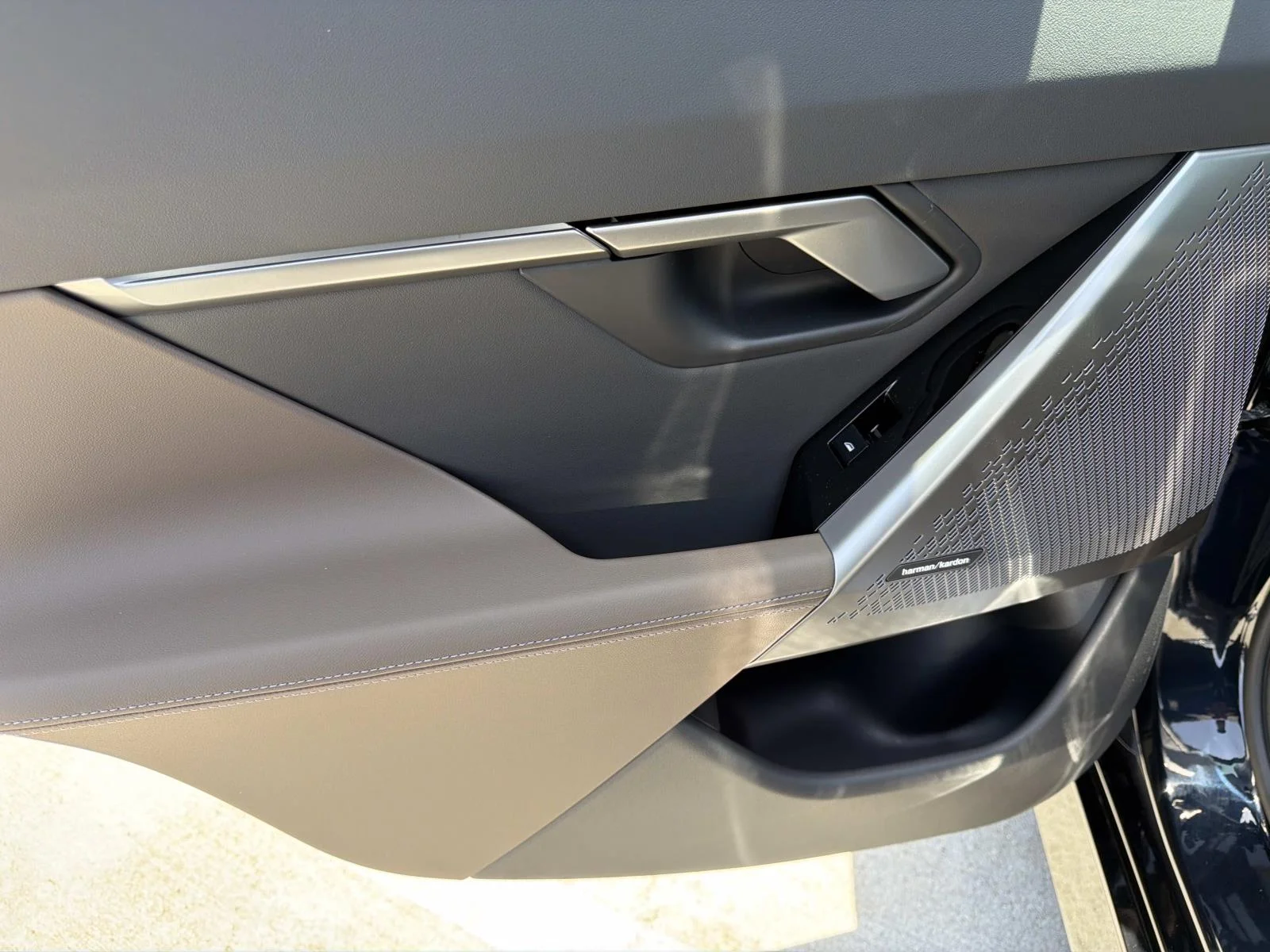 New 2027 Carbon Black Metallic BMW 530i image 8