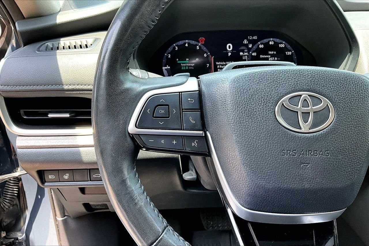 Used 2024 White Toyota Platinum image 10