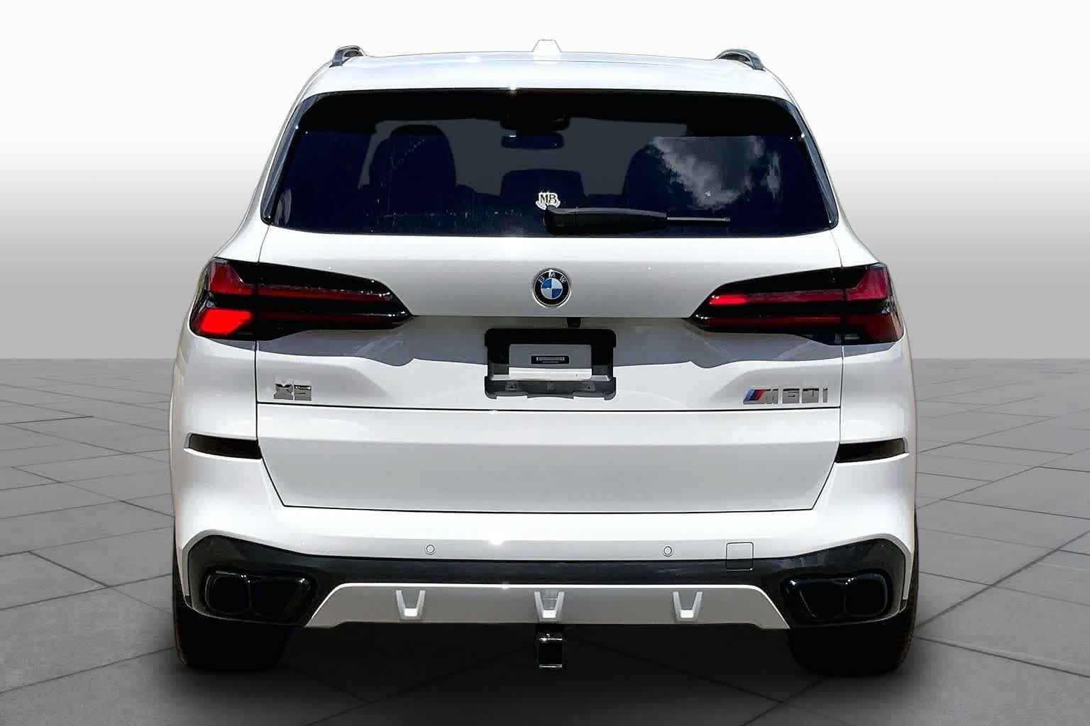Used 2024 Alpine White BMW M60i image 5