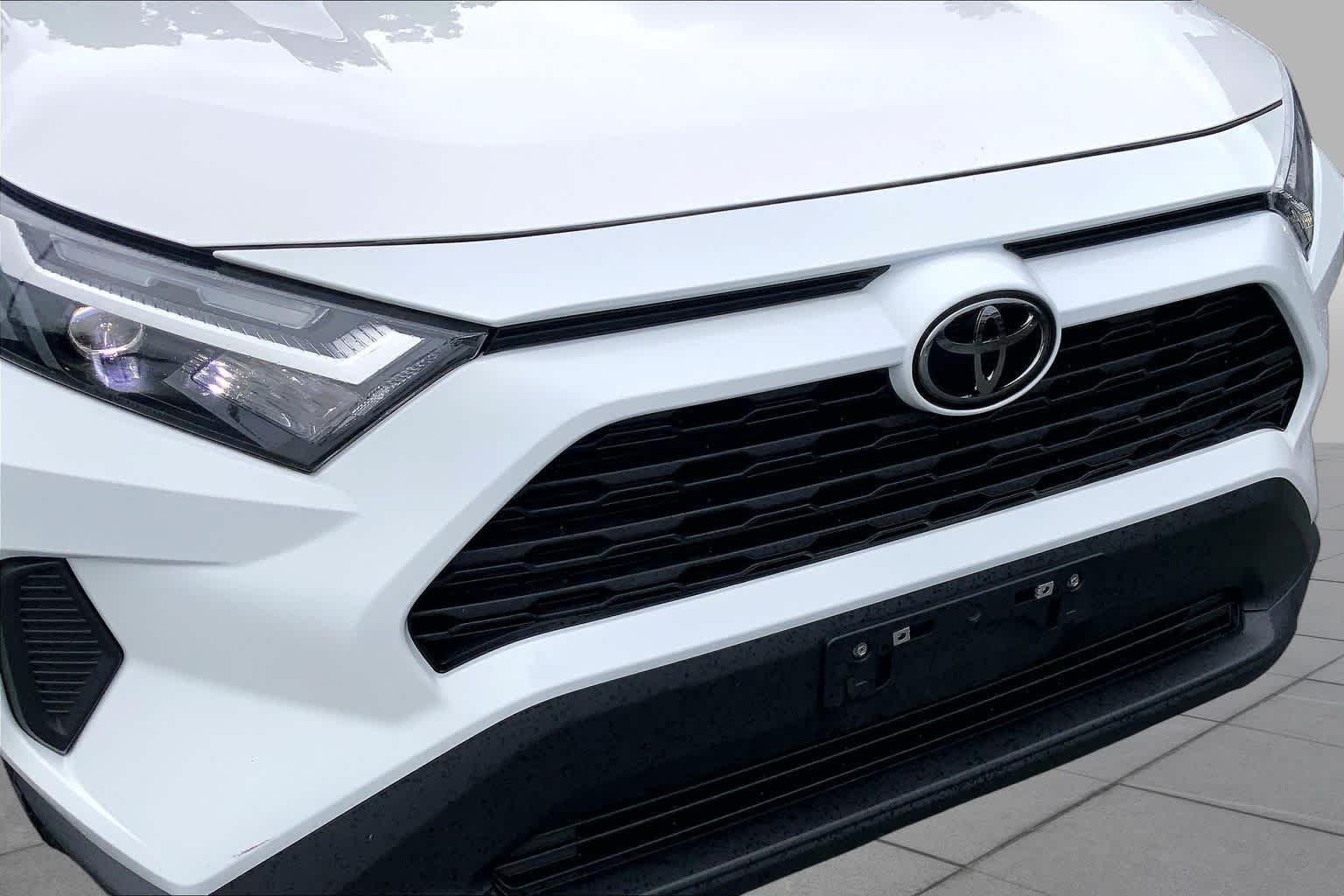 Used 2023 Ice Cap Toyota XLE image 30