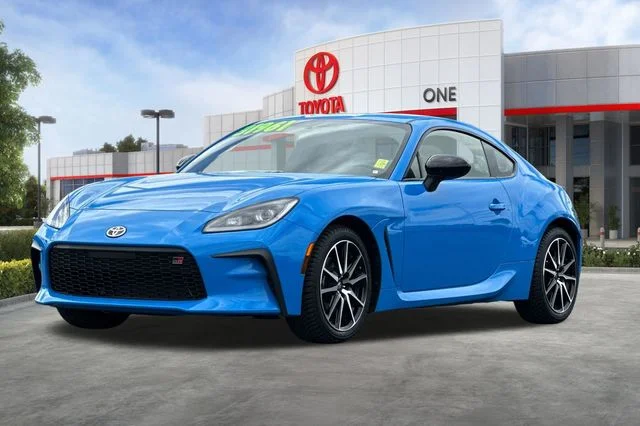 Used 2022  Toyota Base image 9