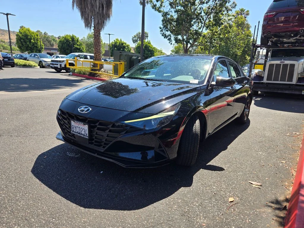 Used 2022 Black Hyundai SEL image 3