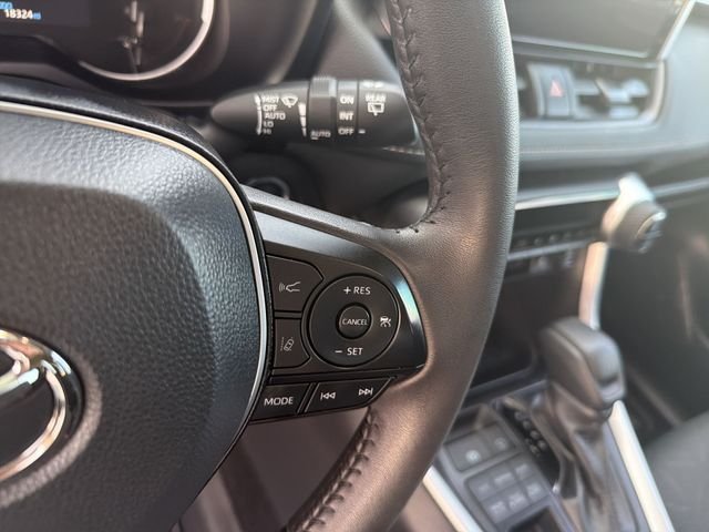 2025 Toyota RAV4 XLE - Photo 18
